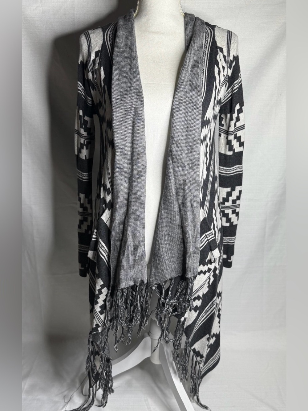 Billabong Women’s Travelin Moon Cardigan Sweater Gray & White Sz: Small